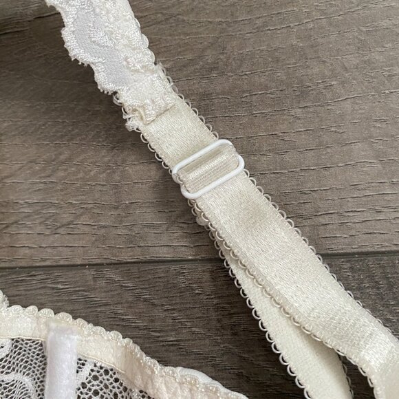 NWT Ivory Lacy Underwire Bra - 42 E Large European Bra - Picture 10 of 10